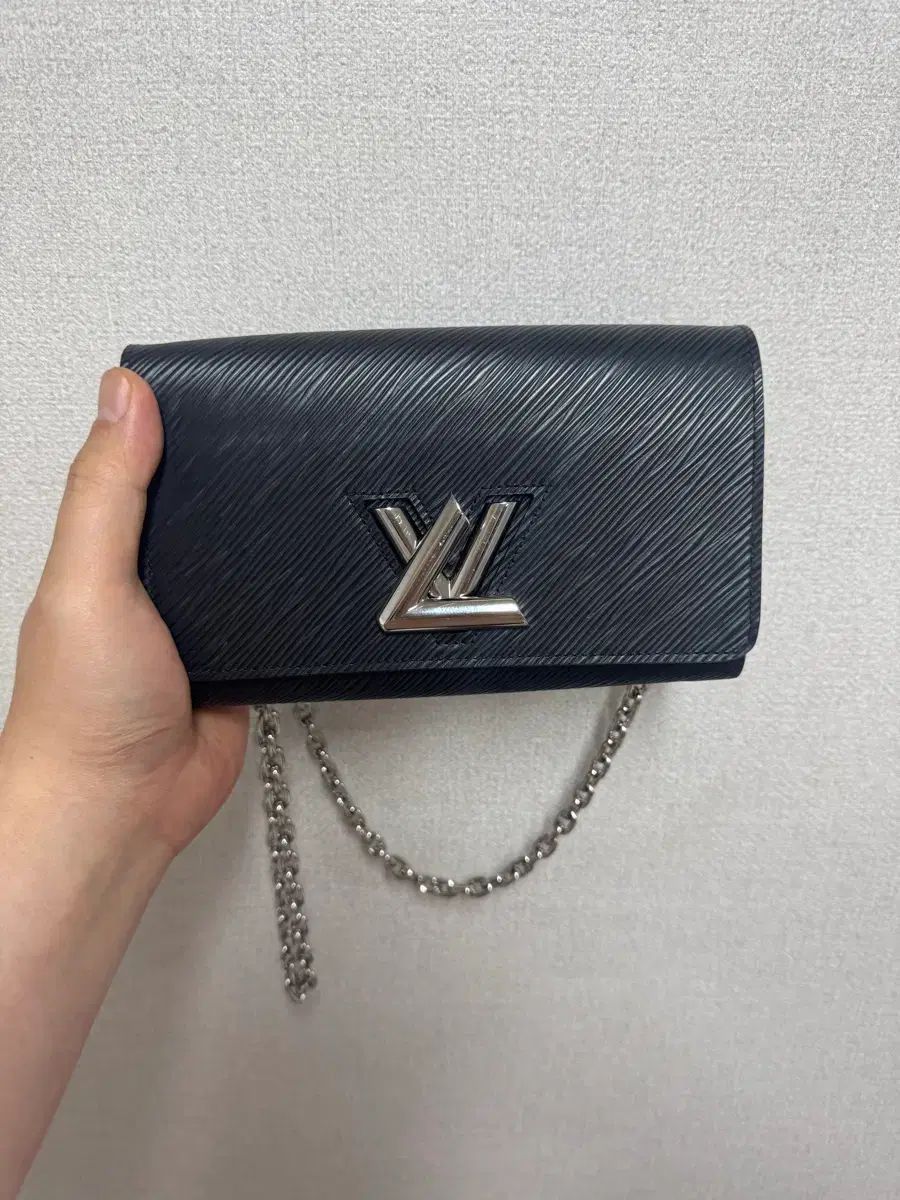 ルイヴィトン ツイスト チェーン 財布 ブラック エピ 正規品