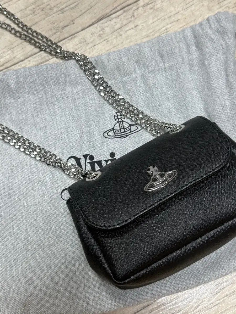 Vivienne Westwood ヴィヴィアン・ウエストウッド ブラック チェーン ショルダーバッグ