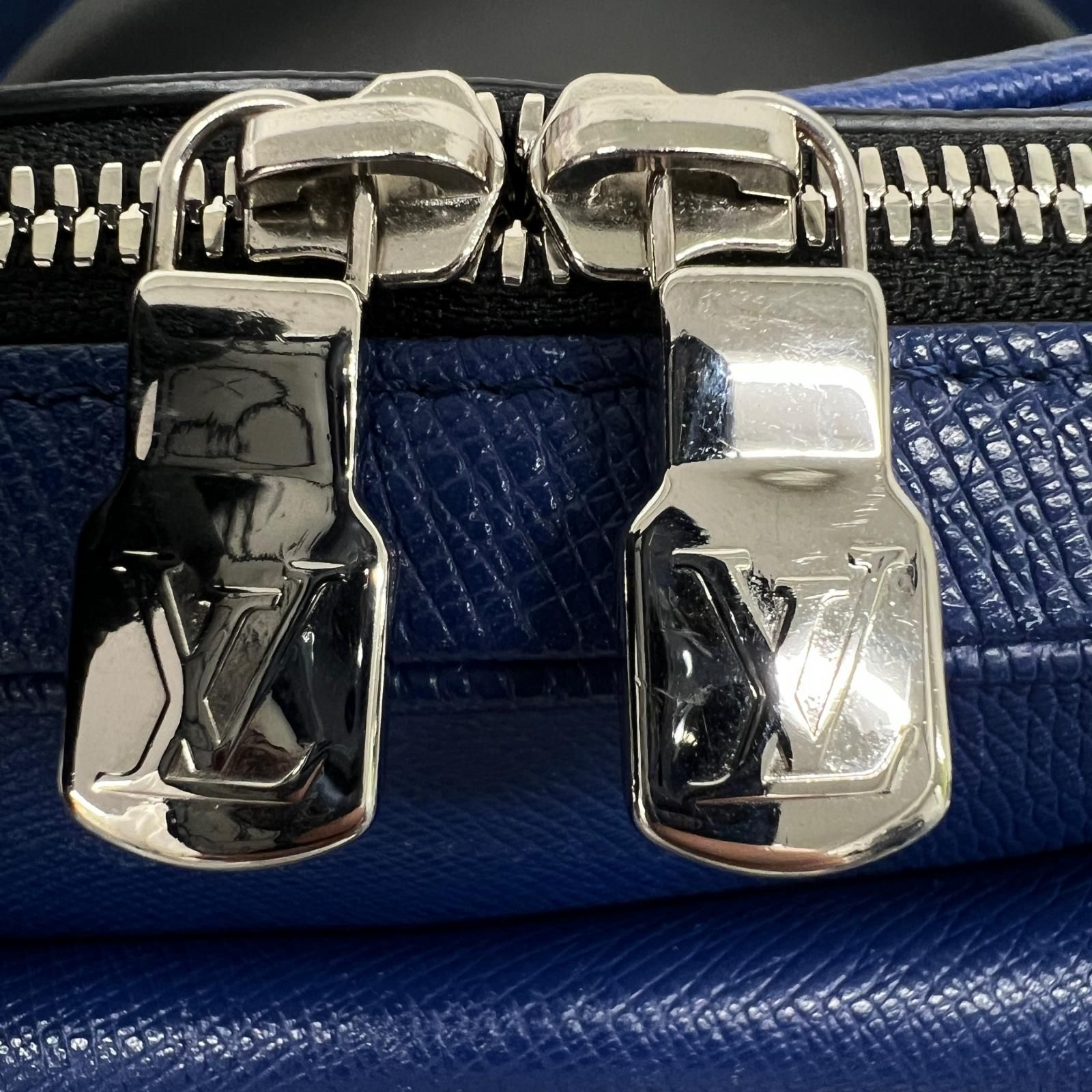 LOUIS VUITTON 極美品 ルイヴィトン アウトドアメッセンジャーPM タイガラマ ショルダーバッグ M30242 レザー RFID確認済 ブルー クロスボディ モノグラム ヴィトン LV Aランク 中古 鑑定済