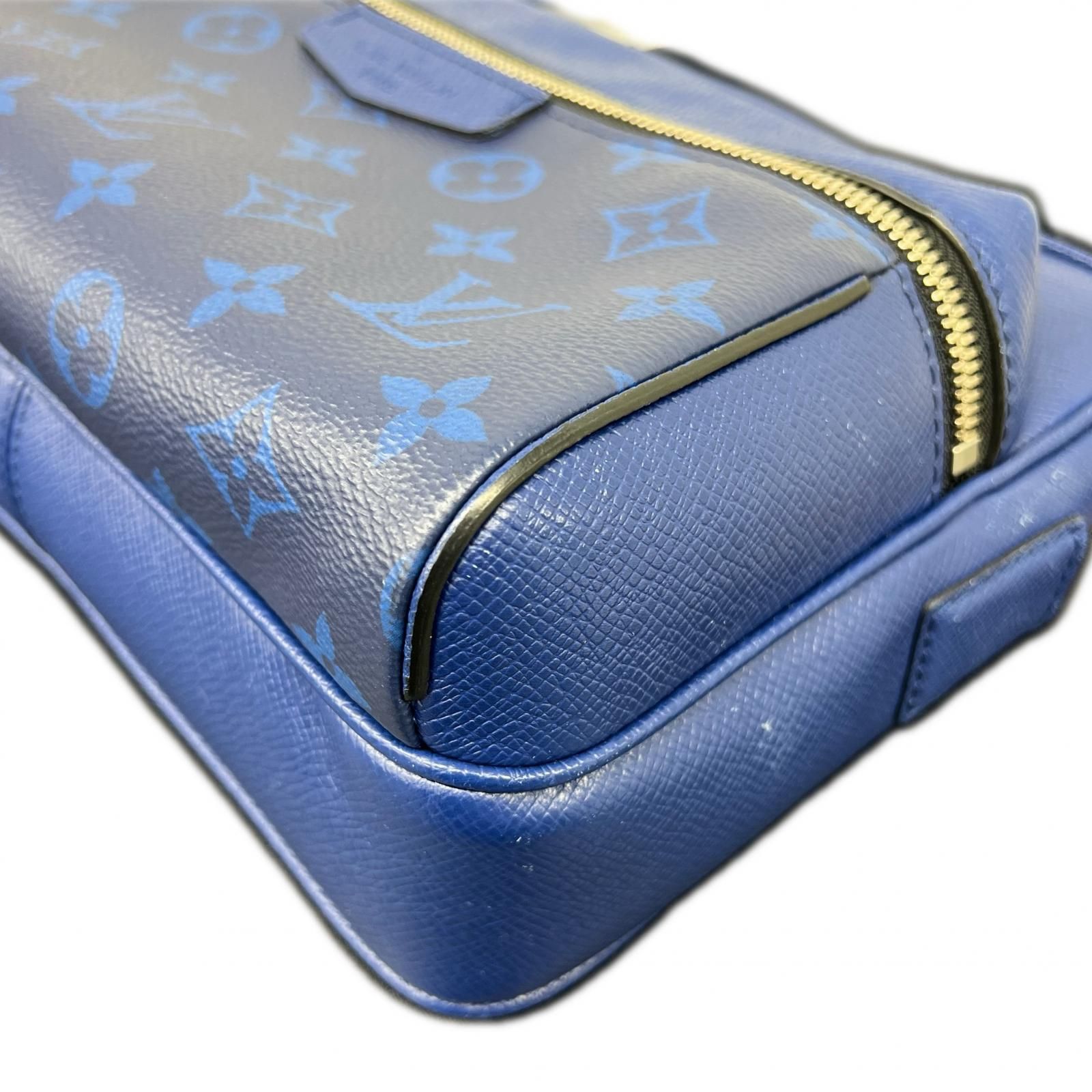 LOUIS VUITTON 極美品 ルイヴィトン アウトドアメッセンジャーPM タイガラマ ショルダーバッグ M30242 レザー RFID確認済 ブルー クロスボディ モノグラム ヴィトン LV Aランク 中古 鑑定済