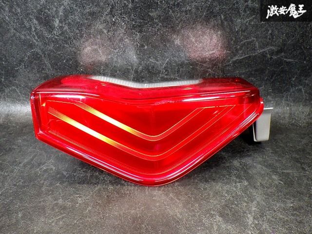 【破損無し！ 即発送！】点灯OK！ ダイハツ 純正 LA600S タント テールライト テールランプ LED 右 運転席 KOITO 220-51391