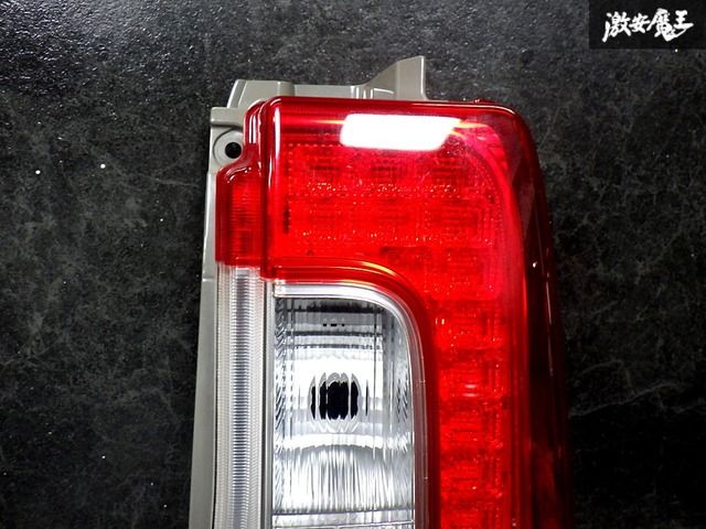 【破損無し！ 即発送！】点灯OK！ ダイハツ 純正 LA600S タント テールライト テールランプ LED 右 運転席 KOITO 220-51391