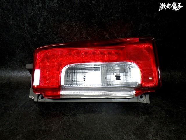 【破損無し！ 即発送！】点灯OK！ ダイハツ 純正 LA600S タント テールライト テールランプ LED 右 運転席 KOITO 220-51391