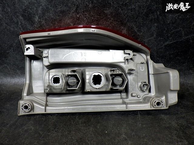 【破損無し！ 即発送！】点灯OK！ ダイハツ 純正 LA600S タント テールライト テールランプ LED 右 運転席 KOITO 220-51391