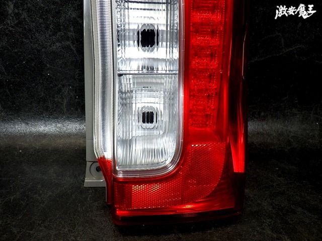 【破損無し！ 即発送！】点灯OK！ ダイハツ 純正 LA600S タント テールライト テールランプ LED 右 運転席 KOITO 220-51391