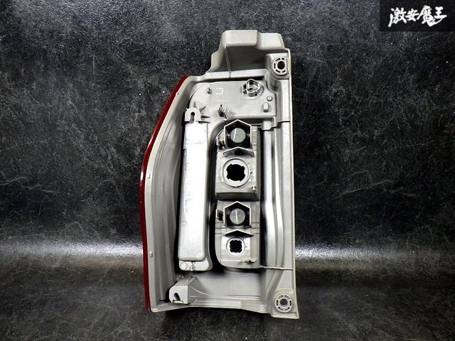 【破損無し！ 即発送！】点灯OK！ ダイハツ 純正 LA600S タント テールライト テールランプ LED 右 運転席 KOITO 220-51391