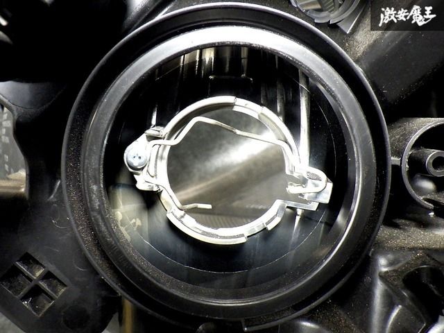 【破損無し! 即発送!】SUZUKI スズキ 純正 ZC83S スイフト ハロゲン ヘッドライト ヘッドランプ 右 運転席 STANLEY W2959 【破損無し! 即発送!】SUZUKI スズキ 純正 ZC83S スイフト ハロゲン ヘッドライト ヘッドランプ 右 運転席 STANLEY W2959