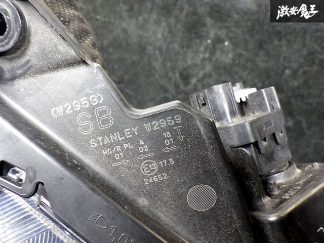 【破損無し! 即発送!】SUZUKI スズキ 純正 ZC83S スイフト ハロゲン ヘッドライト ヘッドランプ 右 運転席 STANLEY W2959 【破損無し! 即発送!】SUZUKI スズキ 純正 ZC83S スイフト ハロゲン ヘッドライト ヘッドランプ 右 運転席 STANLEY W2959