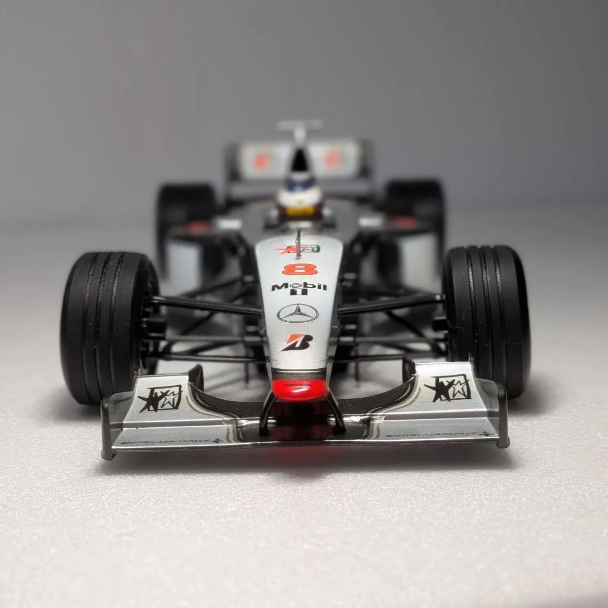 チャンピオンカー 1/18 ミニチャンプス マクラーレン メルセデス MP4