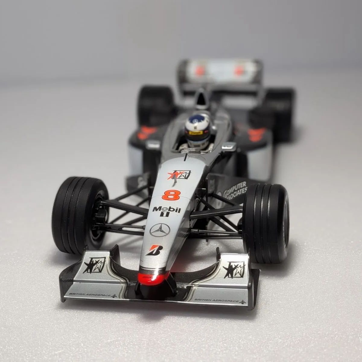 チャンピオンカー 1/18 ミニチャンプス マクラーレン メルセデス MP4