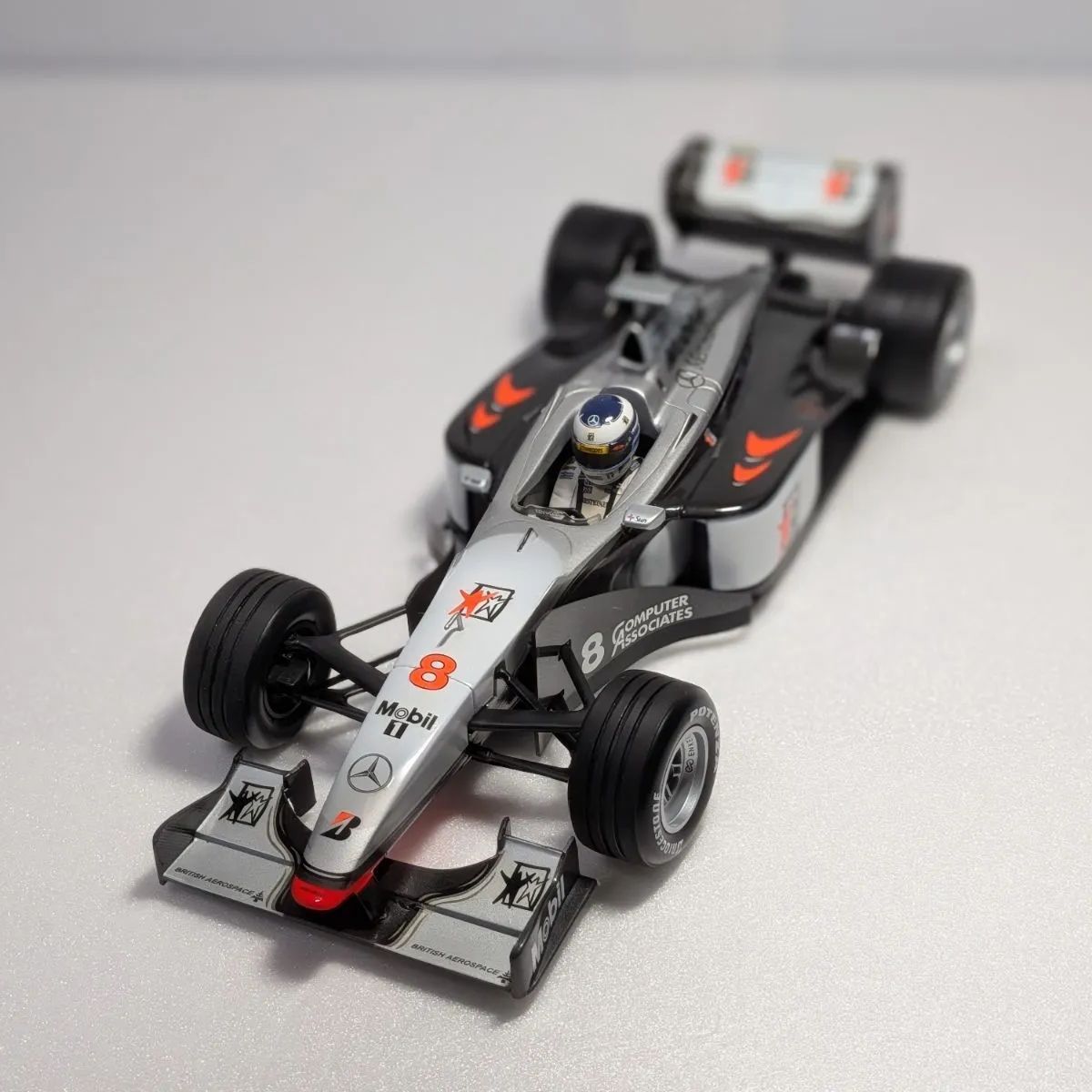 チャンピオンカー 1/18 ミニチャンプス マクラーレン メルセデス MP4