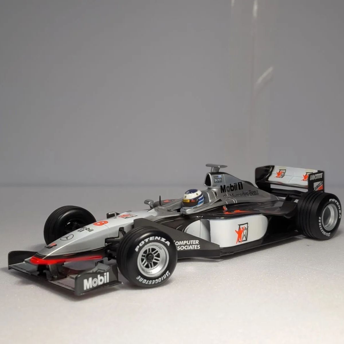 チャンピオンカー 1/18 ミニチャンプス マクラーレン メルセデス MP4
