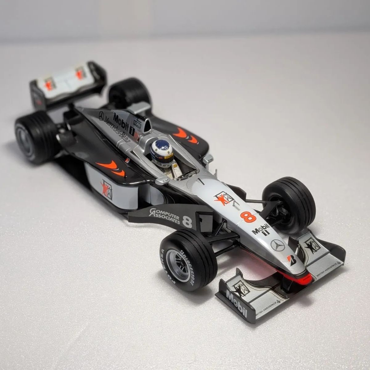 チャンピオンカー 1/18 ミニチャンプス マクラーレン メルセデス MP4