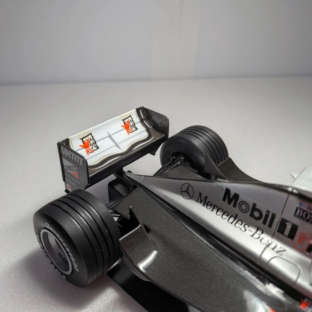 チャンピオンカー 1/18 ミニチャンプス マクラーレン メルセデス MP4