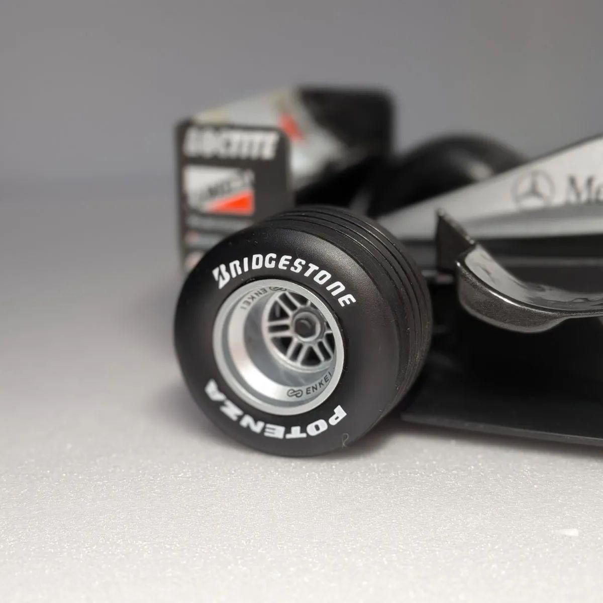チャンピオンカー 1/18 ミニチャンプス マクラーレン メルセデス MP4