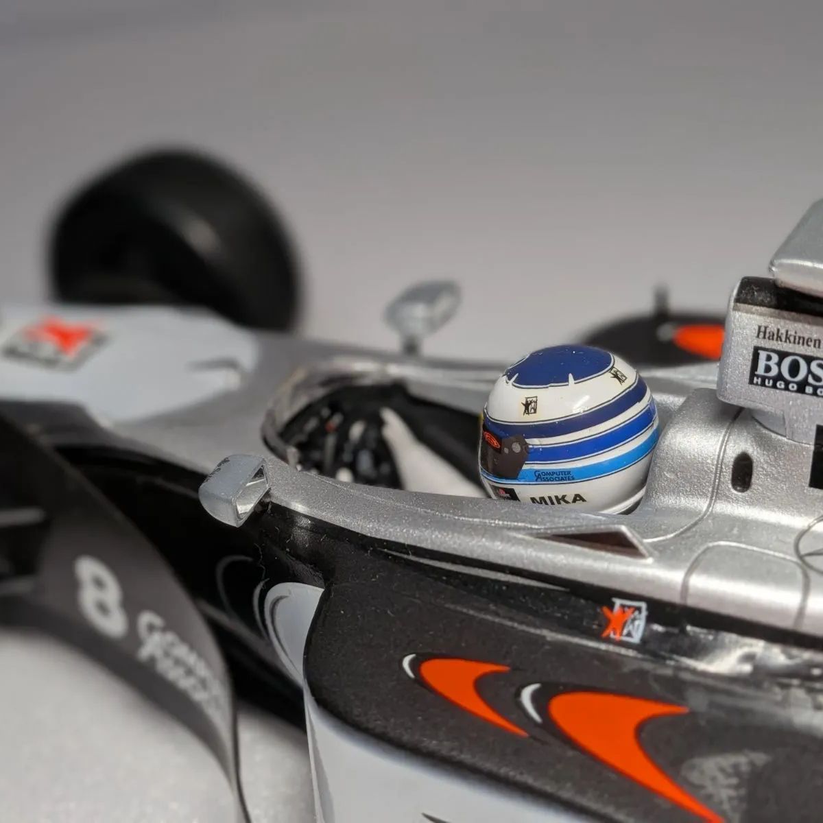 チャンピオンカー 1/18 ミニチャンプス マクラーレン メルセデス MP4