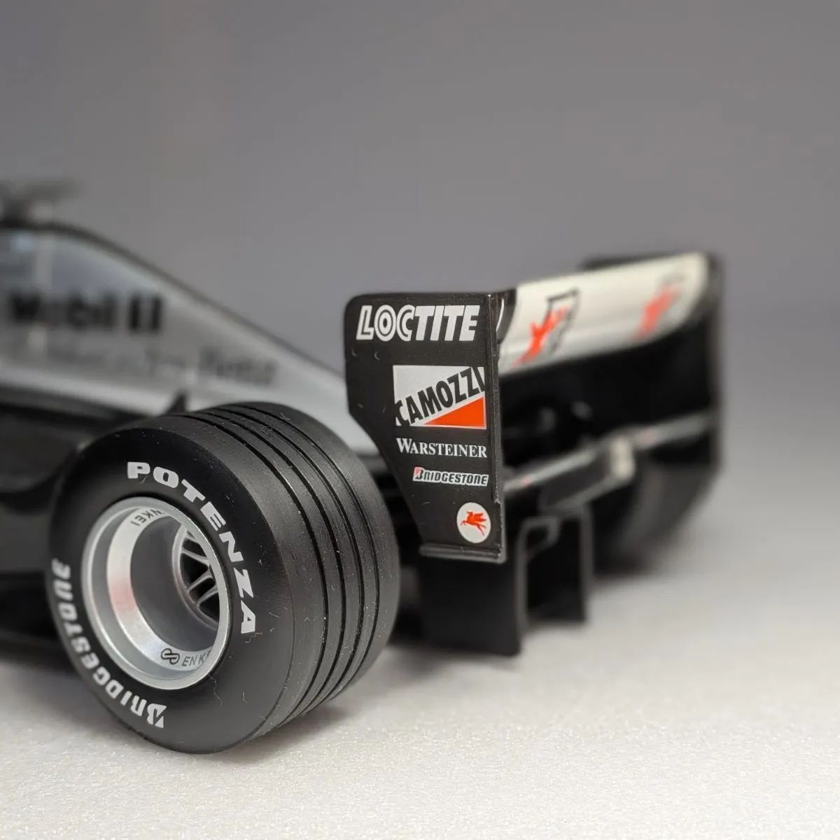 チャンピオンカー 1/18 ミニチャンプス マクラーレン メルセデス MP4