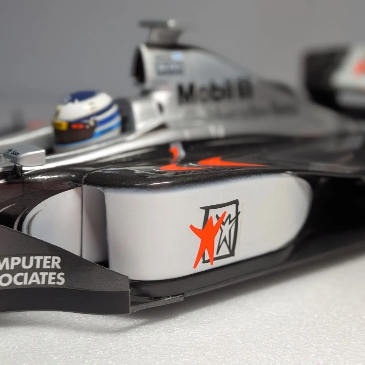 チャンピオンカー 1/18 ミニチャンプス マクラーレン メルセデス MP4