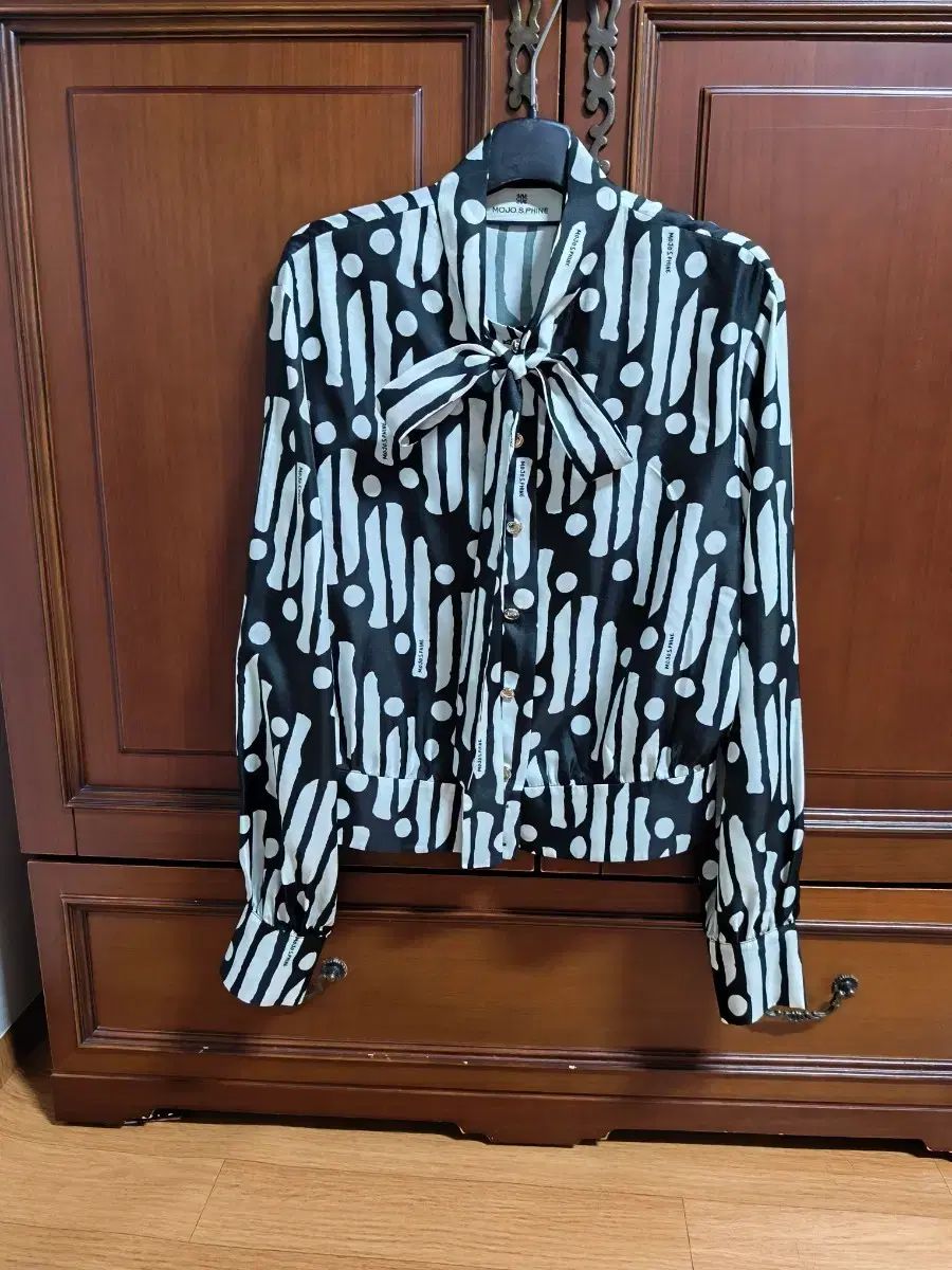 23年商品)MOJO.S.PHINE モジョエスピン ブラウス