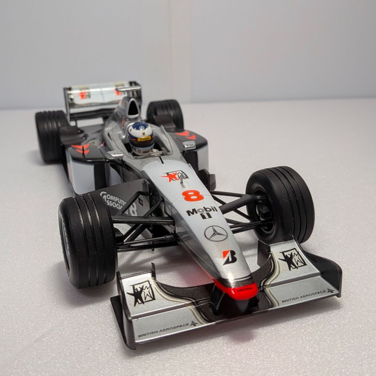 チャンピオンカー 1/18 ミニチャンプス マクラーレン メルセデス MP4