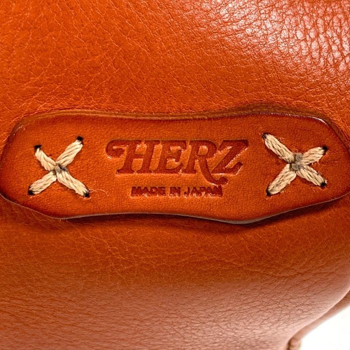 HERZ ヘルツ 立体マチ・ボディバッグ ショルダーバッグ 牛革 ステア