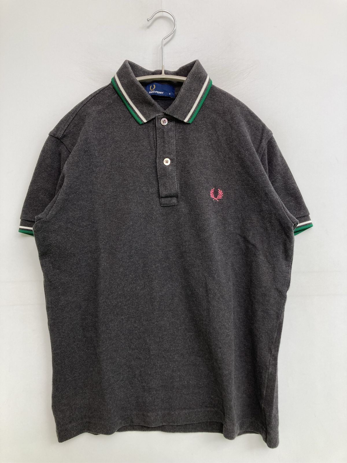 FRED PERRY フレッドペリー ポロシャツ S グレー 無地 ワンポイント ブランドロゴ 半袖 ライン柄 メンズ レディース