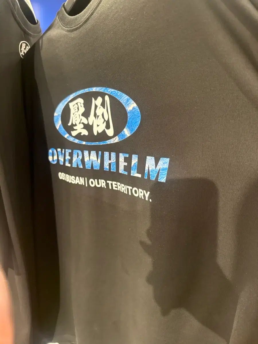 圧倒波Tシャツ