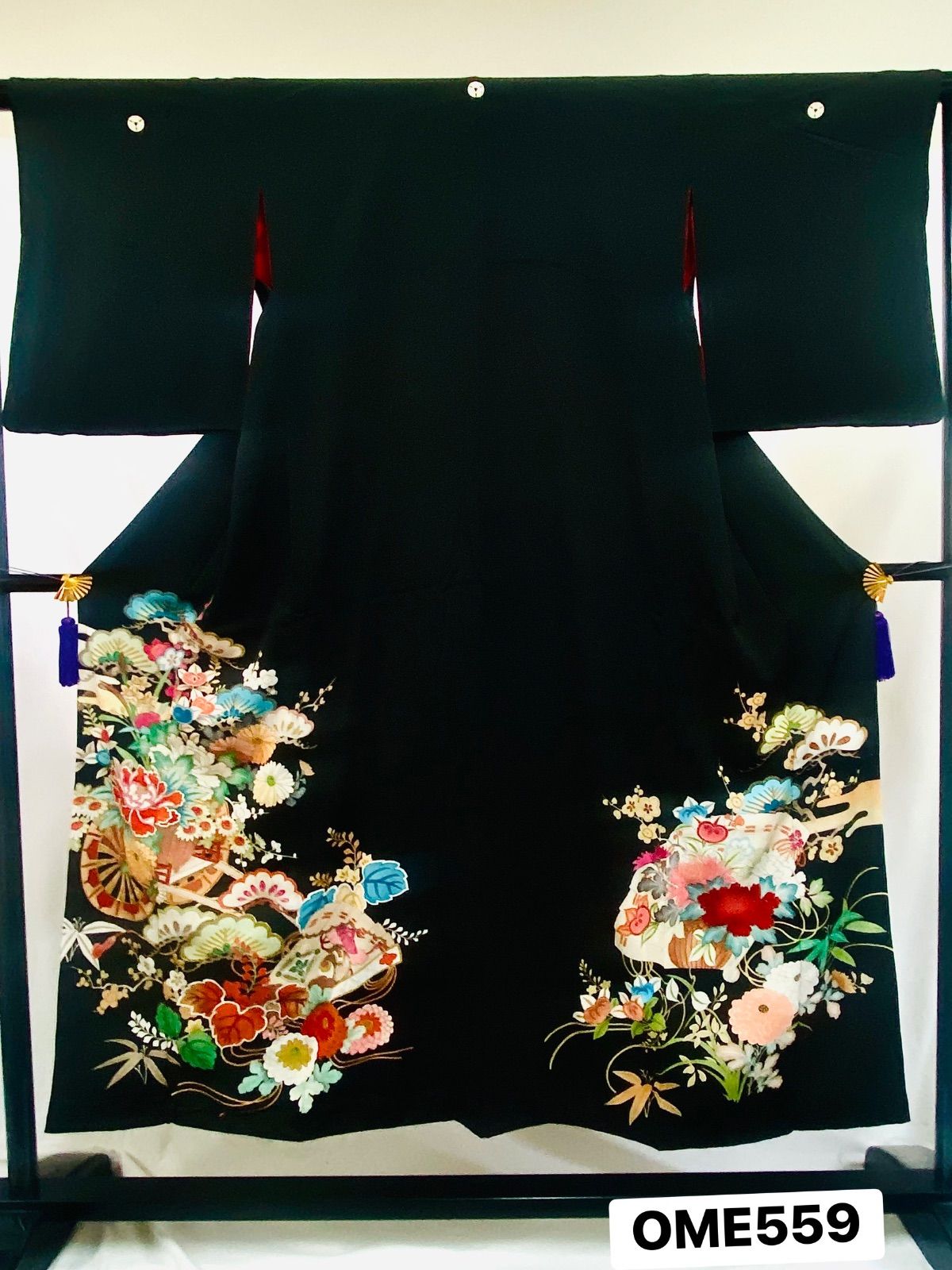 【着物】黒留袖　袷　アンティーク　アンティーク着物　正絹　紋付　五つ紋　花車　扇　牡丹　菊　着物　和装　OME559