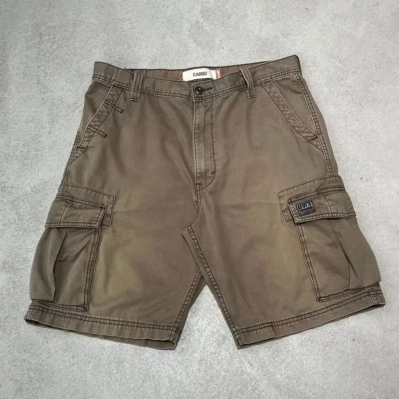 リーバイス カーゴ ハーフパンツ s11477