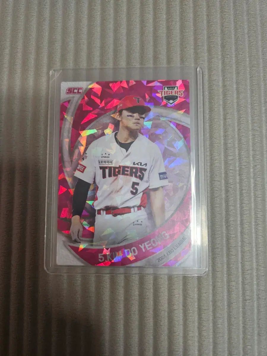 2024 KBO OFFICIAL KIA キム・ドヨン(DOYOUNG) ピンク パラレル 野球カード
