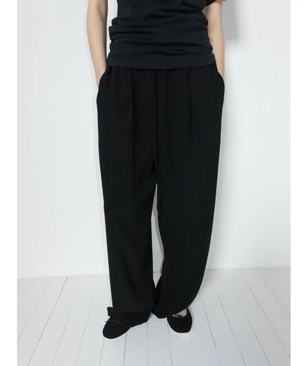 REPOS リーフォース Relaxed One-Tuck Pants