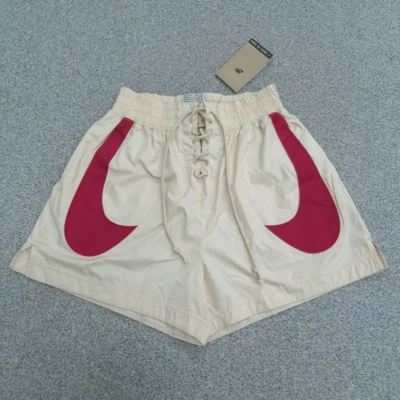 S 新品 NIKE ハーフパンツ | 0521B15