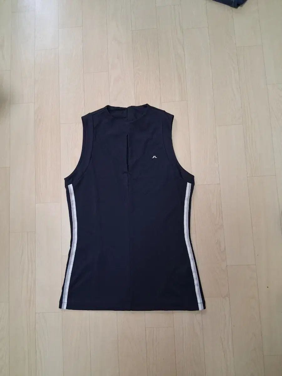 J.リンドバーグ 黒 ノースリーブ Tシャツ