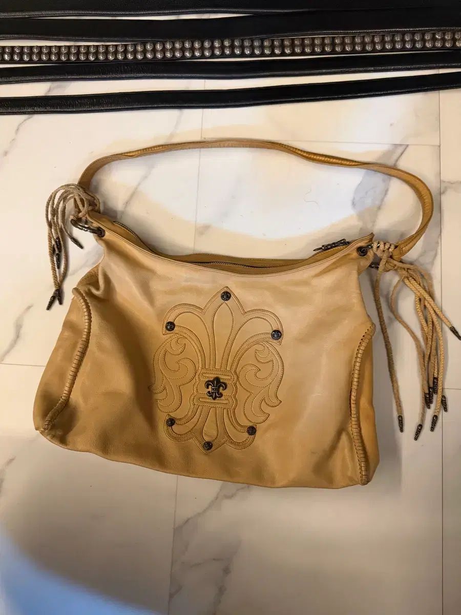 CHROME HEARTS クロムハーツ フレア チャーム ベージュ クロスバック 671,837円