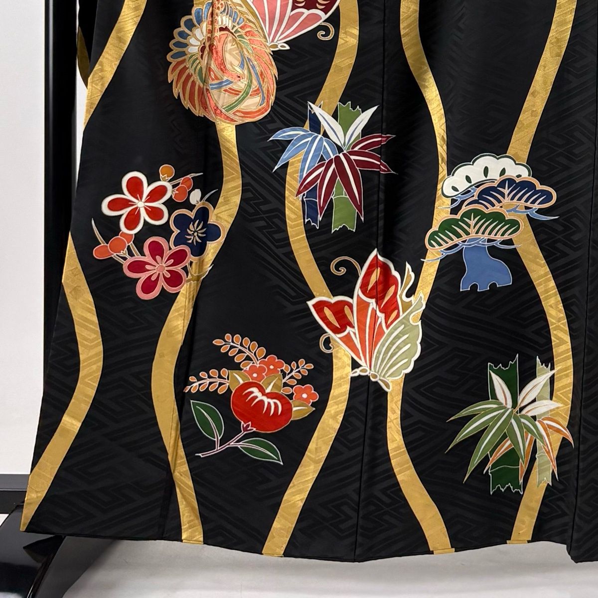 刺繍　金彩　振袖　身丈161　裄67　松竹梅　黒地　正絹　着物　022b p 振袖 身丈162cm 裄丈66cm M 袷 鳥 松竹梅 刺繍 金彩 黒 正絹 秀品