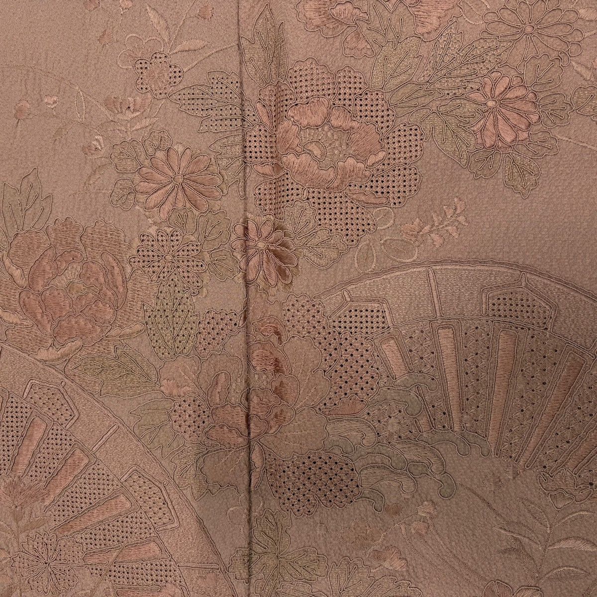 美品】 付下げ 身丈155.5cm 裄丈65cm M 袷 片輪車 草花 刺繍 ピンク 