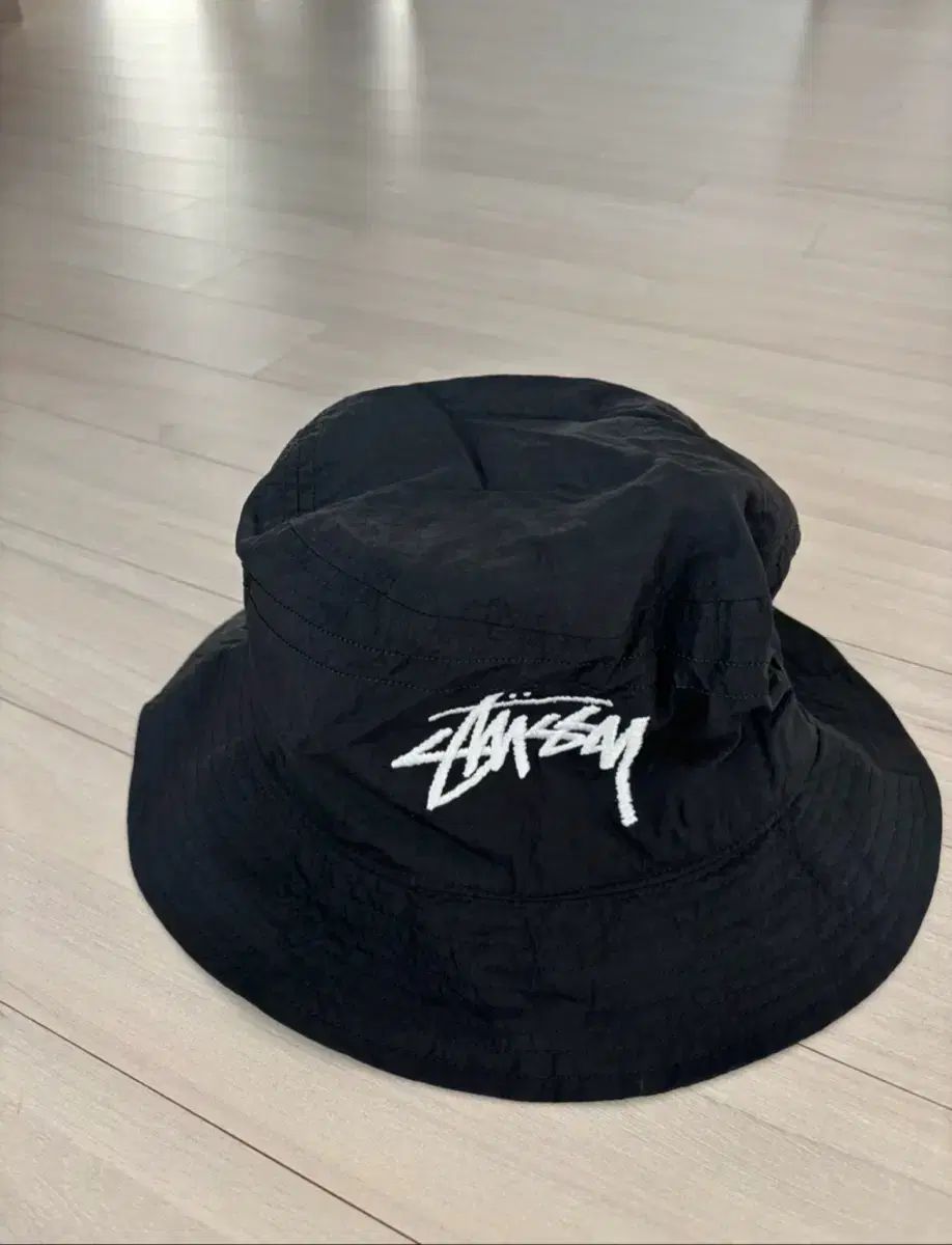 STUSSY x NIKE ブラック バケットハット 出品 19,739円