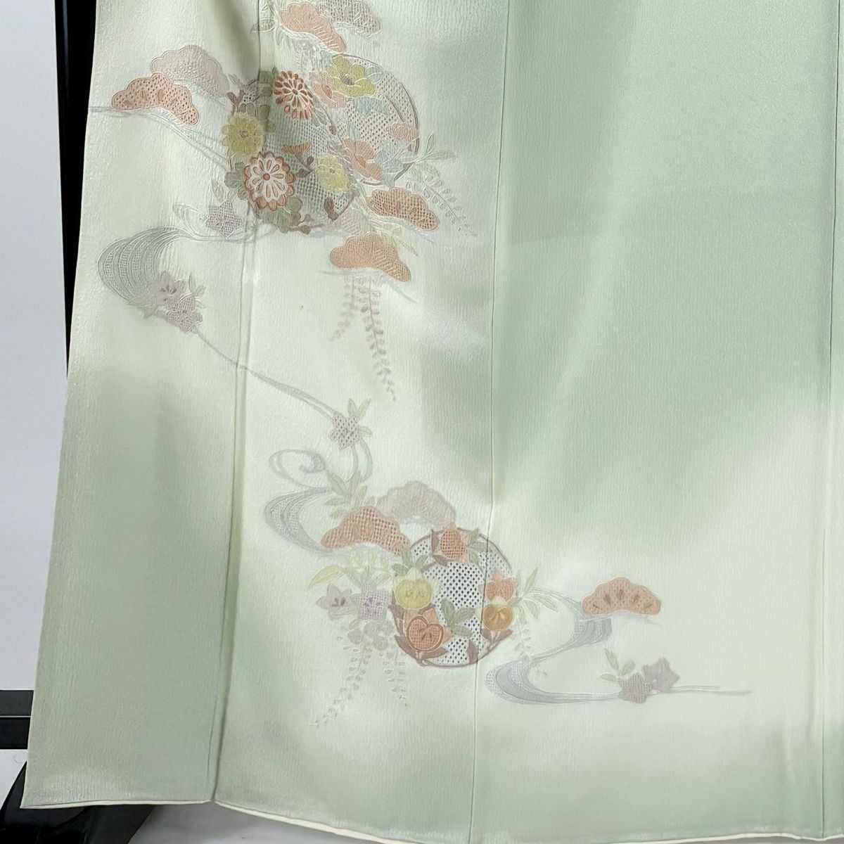 付下げ 身丈158cm 裄丈68cm L 袷 落款あり 枝花 草花 ぼかし 薄緑 正絹 