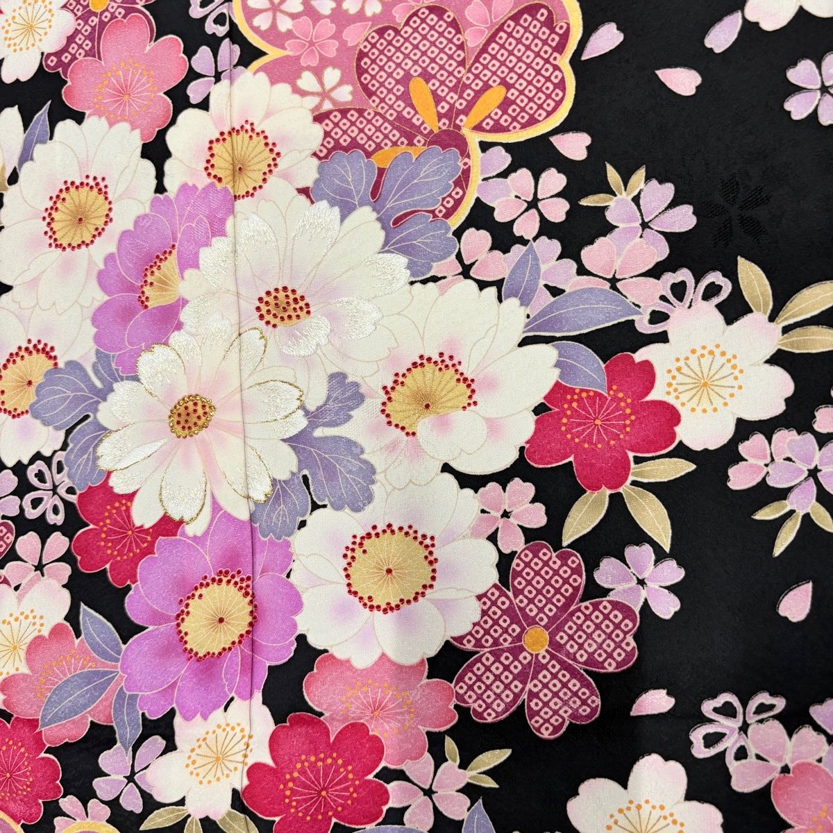 美品】 振袖 身丈165.5cm 裄丈67cm M 袷 草花 桜 刺繍 箔 黒 正絹 名品 