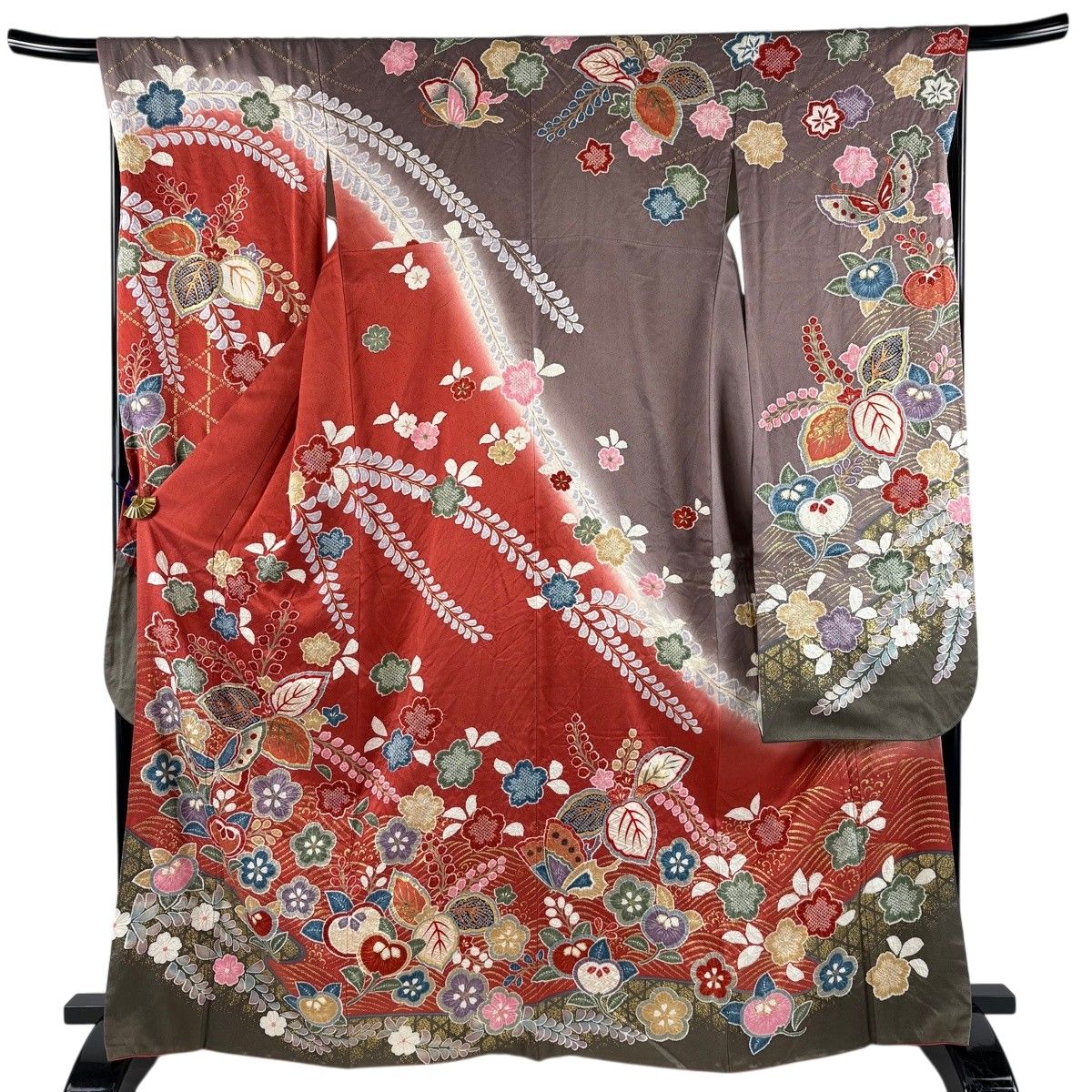 美品】 振袖 身丈166cm 裄丈67.5cm L 袷 落款 草花 蝶 絞り 金彩 茜色