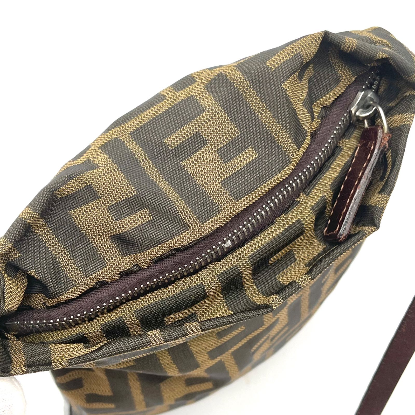 FENDI フェンディ ズッカ柄 ワンショルダーバッグ　アクセサリーポーチ FENDI フェンディ ズッカ柄 FF金具 ワンショルダーバッグ アクセサリー