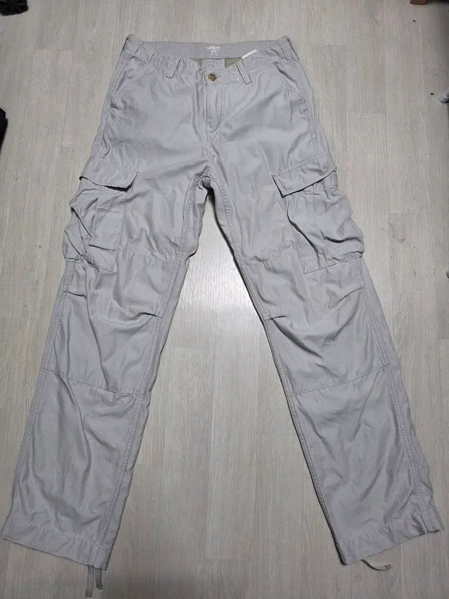 Carhartt WIP ライトグレー カーゴ ズボン