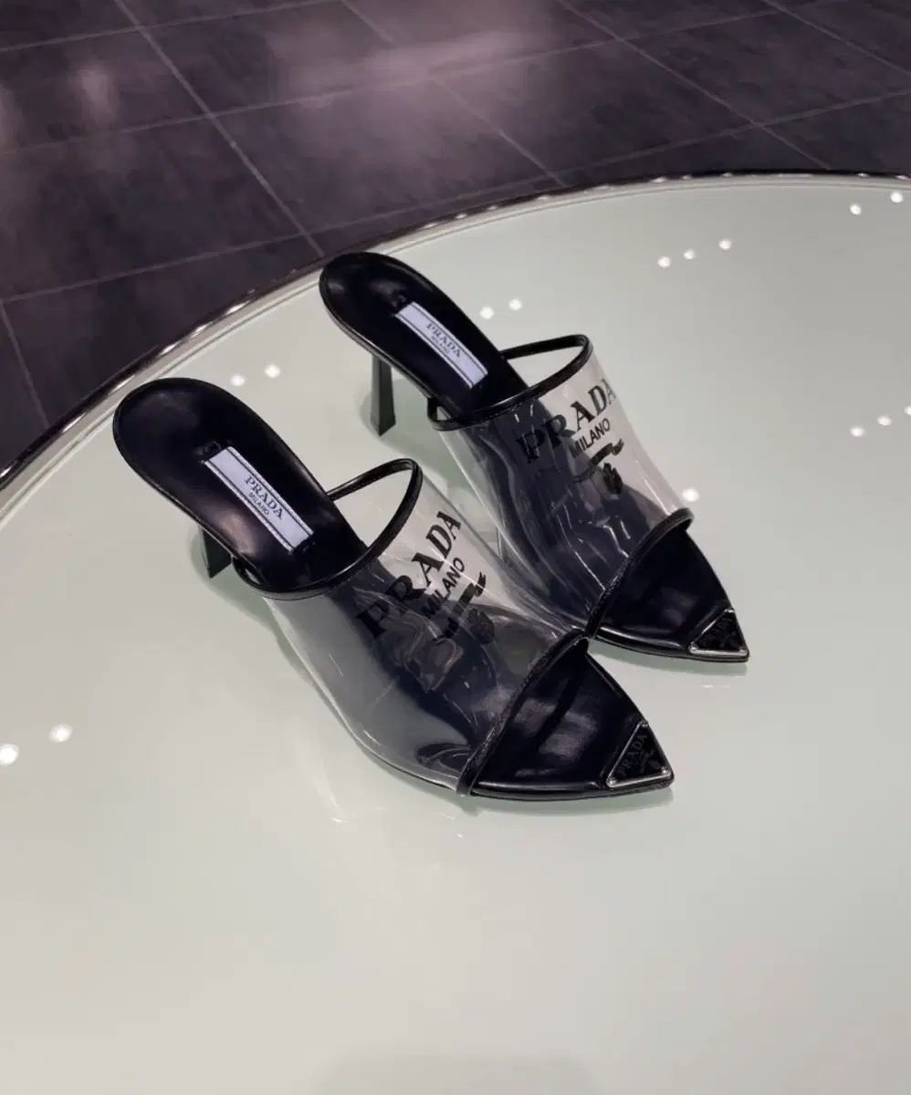 新品) PRADA プラダ フレキシ 三角ロゴ サンダル ヒール