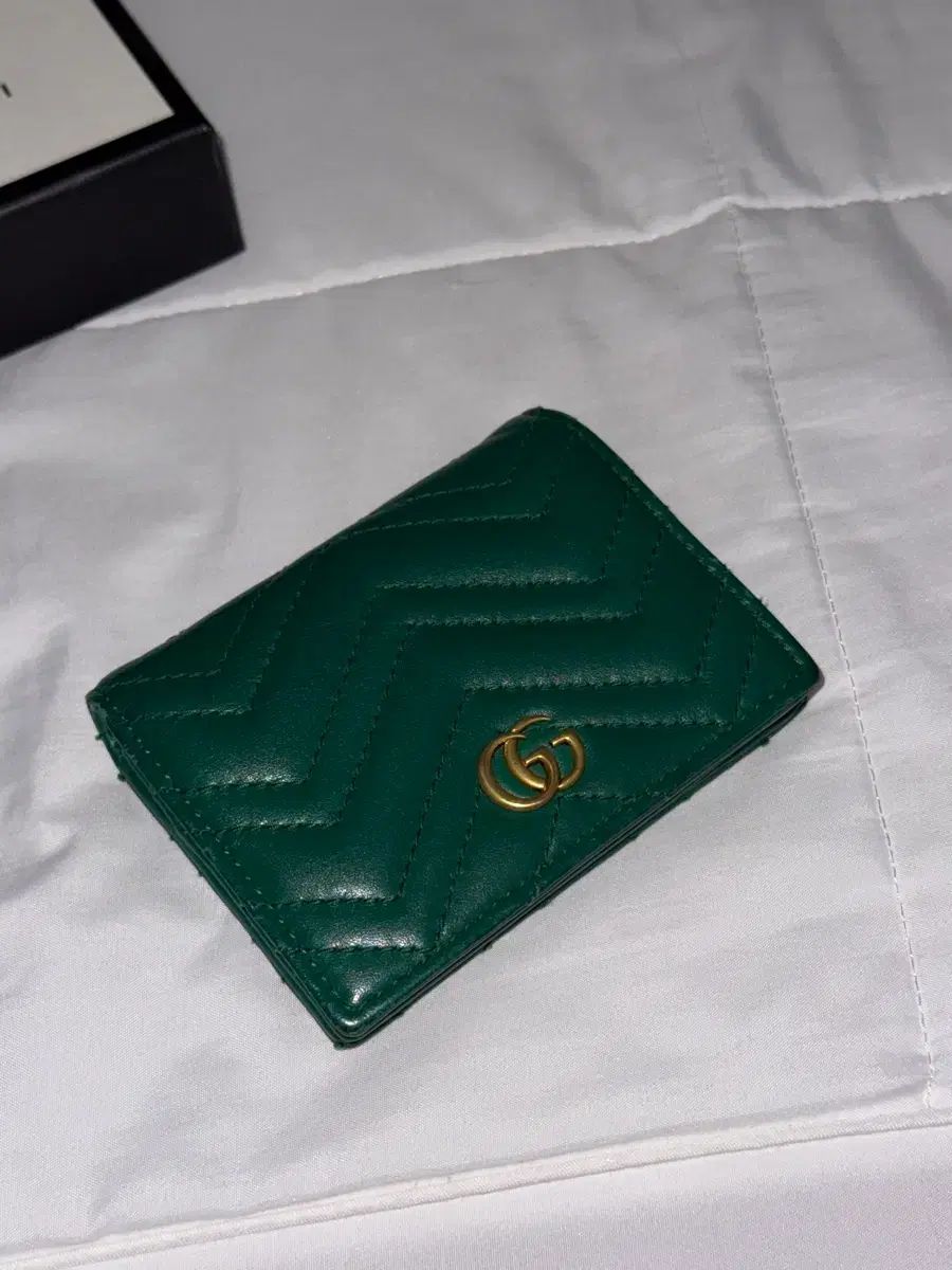 グッチ マーモント 二つ折り財布 グリーン