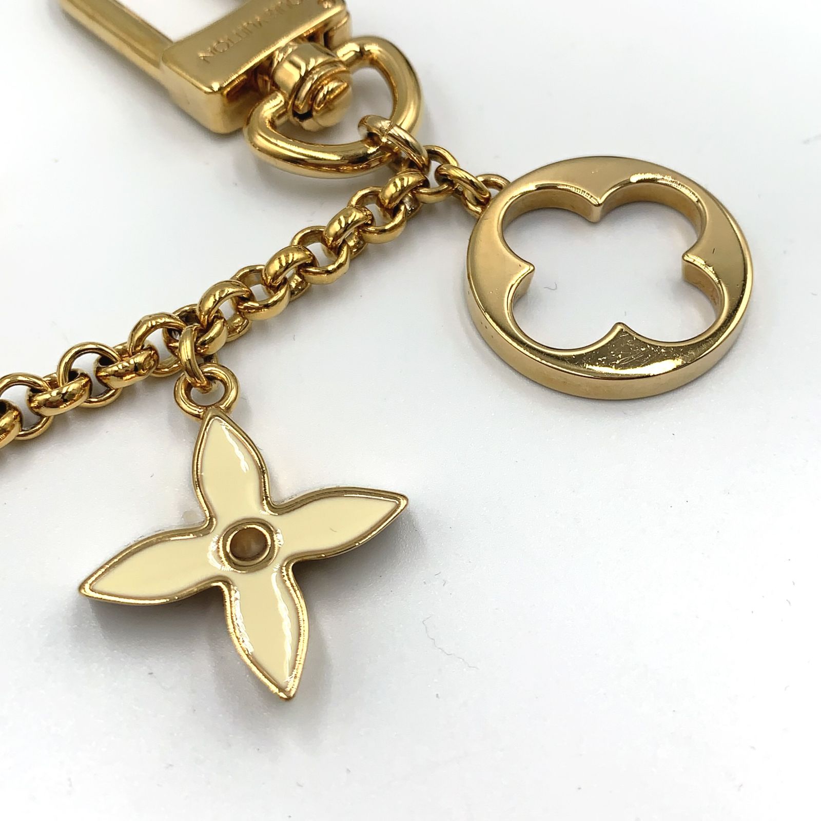 【新着】LOUIS VUITTON フルール ドゥ モノグラム GP オフホワイト×ゴールド×ベージュ チャーム ゴールド M65111