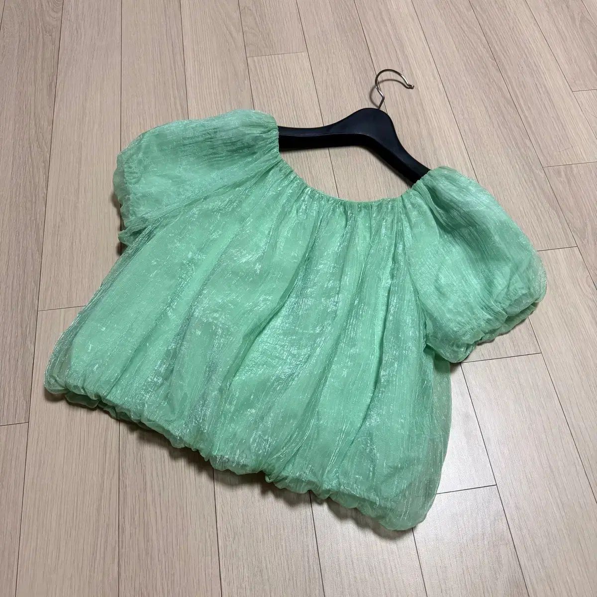 バンディング クロップド オフショルダー 半袖 ブラウス グリーン ライトグリーン ミント バルーン パフスリーブ 夏 Tシャツ リンクル