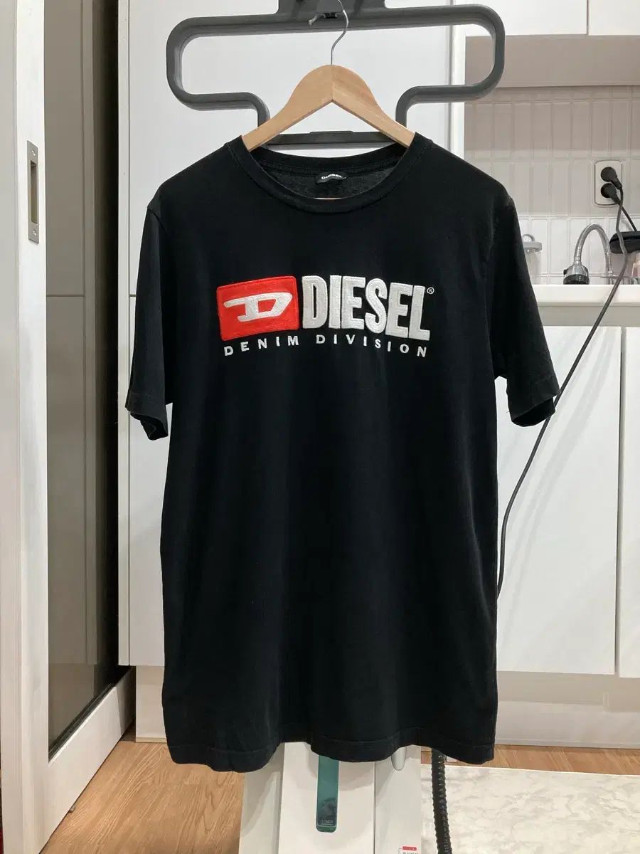 DIESEL ロゴパッチ 半袖Tシャツ
