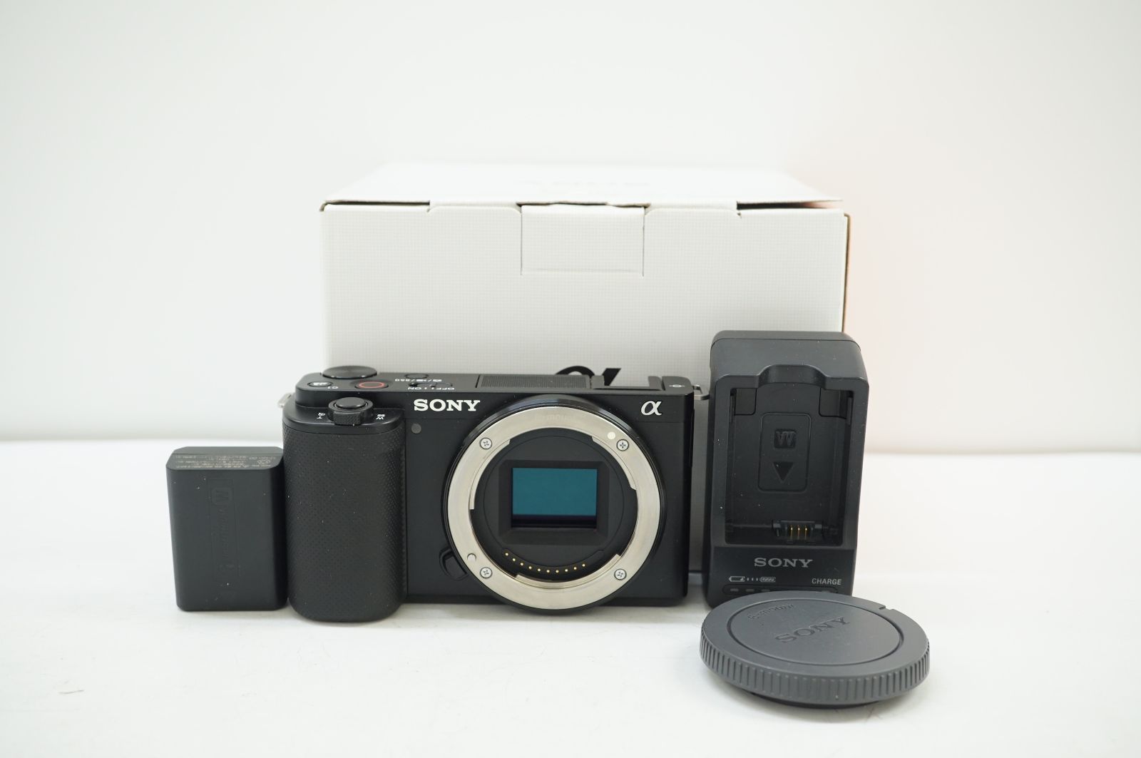C051738-1)SONY VLOGCAM ZV-E10 ボディ ブラック ミラーレス一眼カメラ 