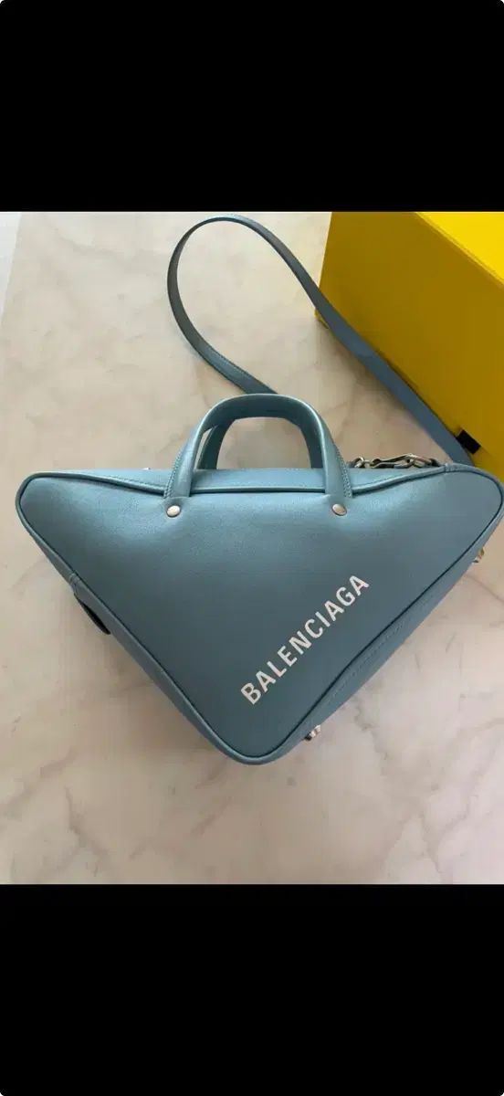 バレンシアガ トライアングル バッグ スモール ブルー