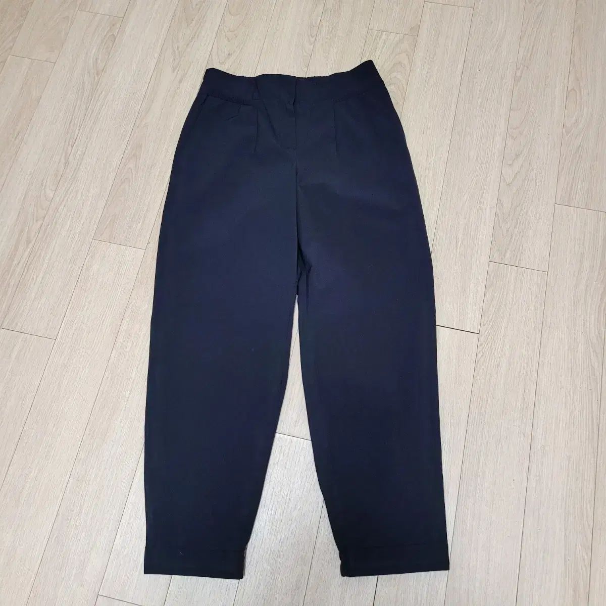 LATT by T シャカシャカ素材パンツ
